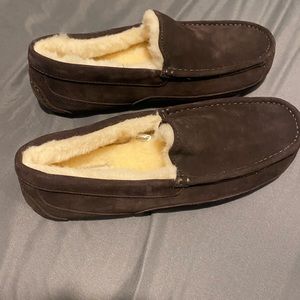 Men’s size 12 UGG slippers